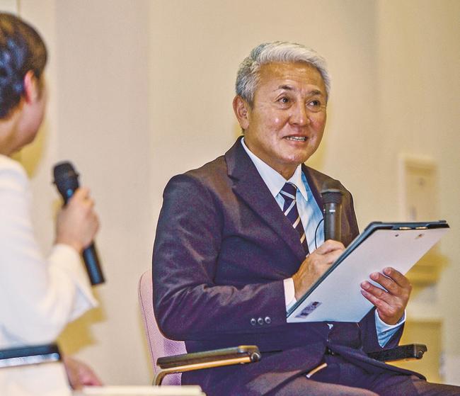 優勝したＷＢＣや子どもへの指導法の質問に答える清水雅治さん＝浜田市野原町、島根県立大浜田キャンパス