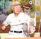 ぱっくりんの新たな活用法を説明する浜村雅男社長＝出雲市佐田町反辺