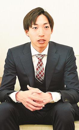 今年の目標を語る三浦龍司=松江市殿町、山陰中央新報社