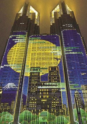 東京都庁第１本庁舎の壁面に映されたプロジェクションマッピング＝２月