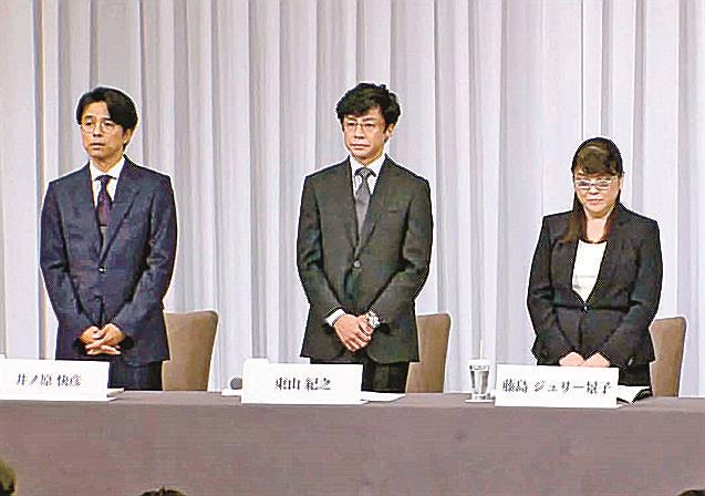 ジャニーズ事務所のジャニー喜多川氏による性加害問題で、記者会見に臨む（左から）井ノ原快彦氏、東山紀之氏、藤島ジュリー景子氏＝７日、東京都千代田区のホテル