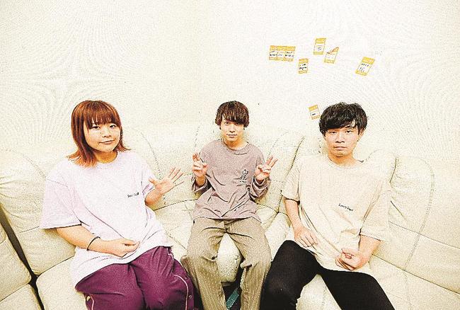 ライブ後のＳａｕｃｙ　Ｄｏｇの３人＝松江市寺町、松江Ｂ１（撮影・日吉“ＪＰ”純平）