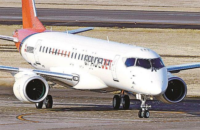 スペースジェットの試験機＝２０２０年３月、愛知県営名古屋空港