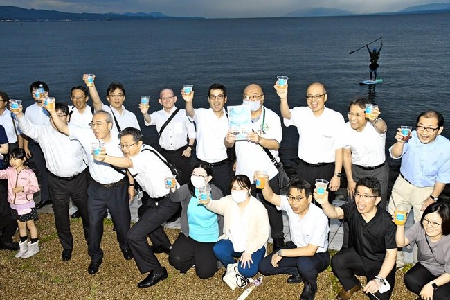 宍道湖畔であったプレイベントに集まった参加者＝松江市魚町、白潟公園