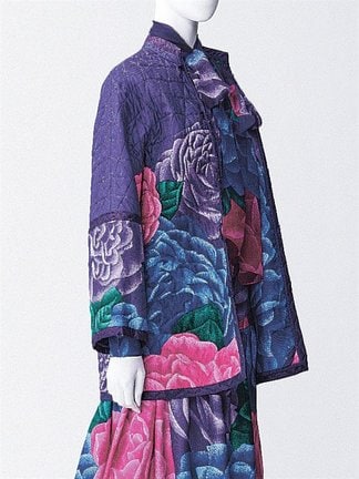 森英恵《イヴニングアンサンブル》1977年秋冬、HANAE MORI HAUTE COUTURE Photo:Masaki Ogawa