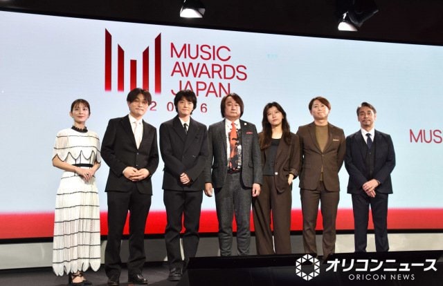 『MUSIC AWARDS JAPAN 2026』記者発表会に登壇した(左から)山本里菜、柴那典氏、櫻井海音、野村達矢委員長、ヒコロヒー、松島功氏、クリス・ペプラー (C)ORICON NewS inc.