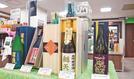 地元の酒蔵で作られた父の日パッケージの日本酒＝米子市角盤町の米子高島屋
