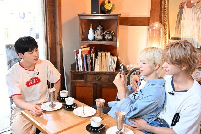 『NEXZとCafeへ』に出演する（左から）HARU＆SO GEON＆SEITA（C）MBS