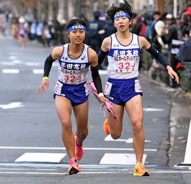力走する平田高校のメンバー