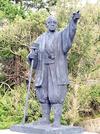 佐陀川を造った清原太兵衛を顕彰する銅像＝松江市鹿島町名分のさいのかみ公園