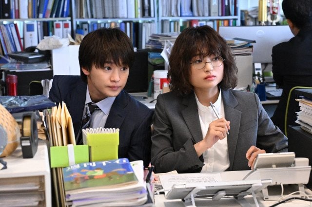 ドラマストリーム『スクープのたまご』の場面カット（C）「スクープのたまご」製作委員会