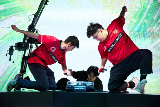 オープンクラス大会、決勝戦の様子。「BEYBLADE X WORLD CHAMPIONSHIP 2025」（C）ＴＯＭＹ