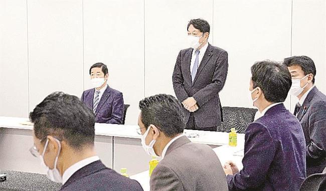 自民、公明両党が開いた国家安全保障戦略など３文書改定に向けたワーキングチーム会合。他国領域でミサイル発射を阻止する反撃能力保有で合意した＝２日午後、国会