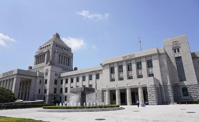参院議員の登院を待つ国会議事堂＝東京・永田町