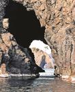 小泉八雲も引かれた「加賀の潜戸」（松江市島根町）