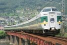 ２０２４年６月末での運行終了が決まった緑のやくも色編成の特急やくも ＝出雲市斐川町上庄原